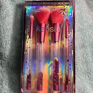 Beautiful glitter make up brushes 4 pack